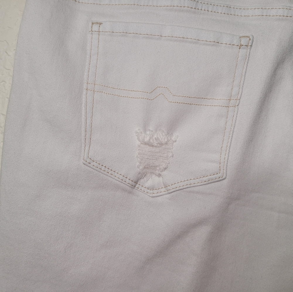 Shorts - Picture 3 of 6